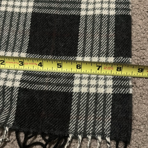 Scarf-Gray Tones Plaid-8x67-EUC-Acrylic - Picture 13 of 14